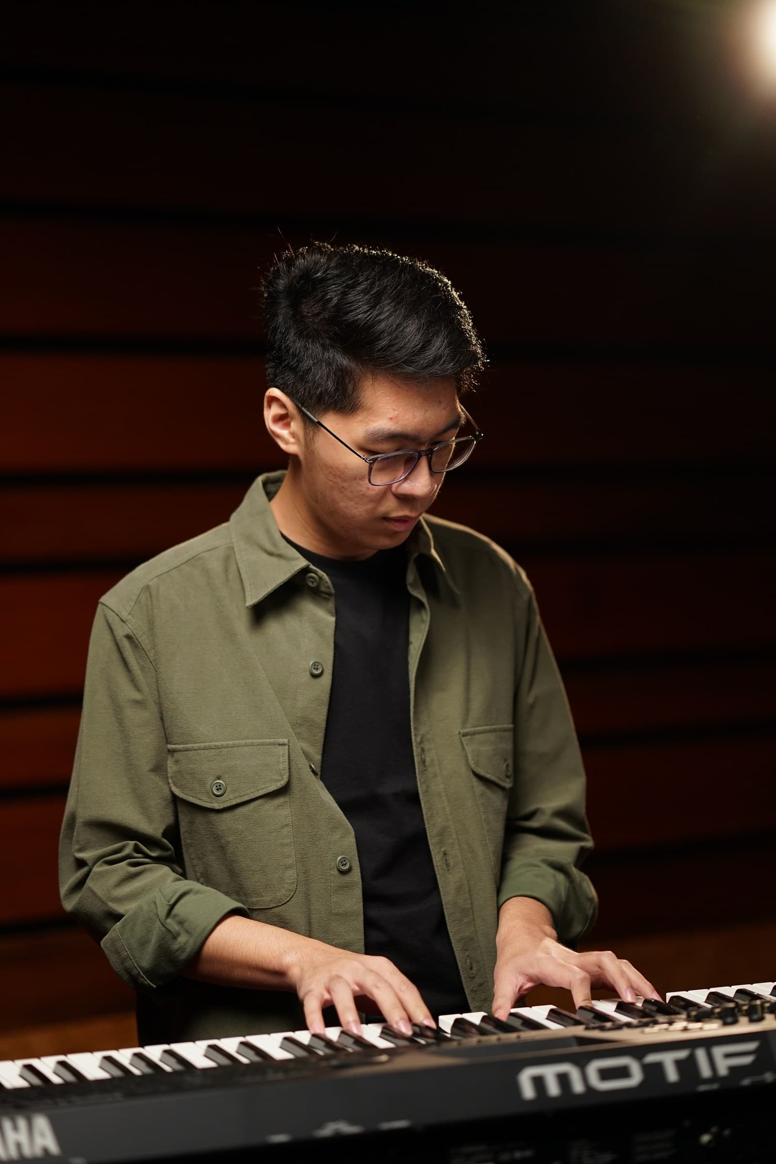 Jason Timothy Jopy at a Yamaha MOTIF XF7